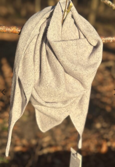 Rosas Cashmere trekantstørklæde med hulmønster (R-25)